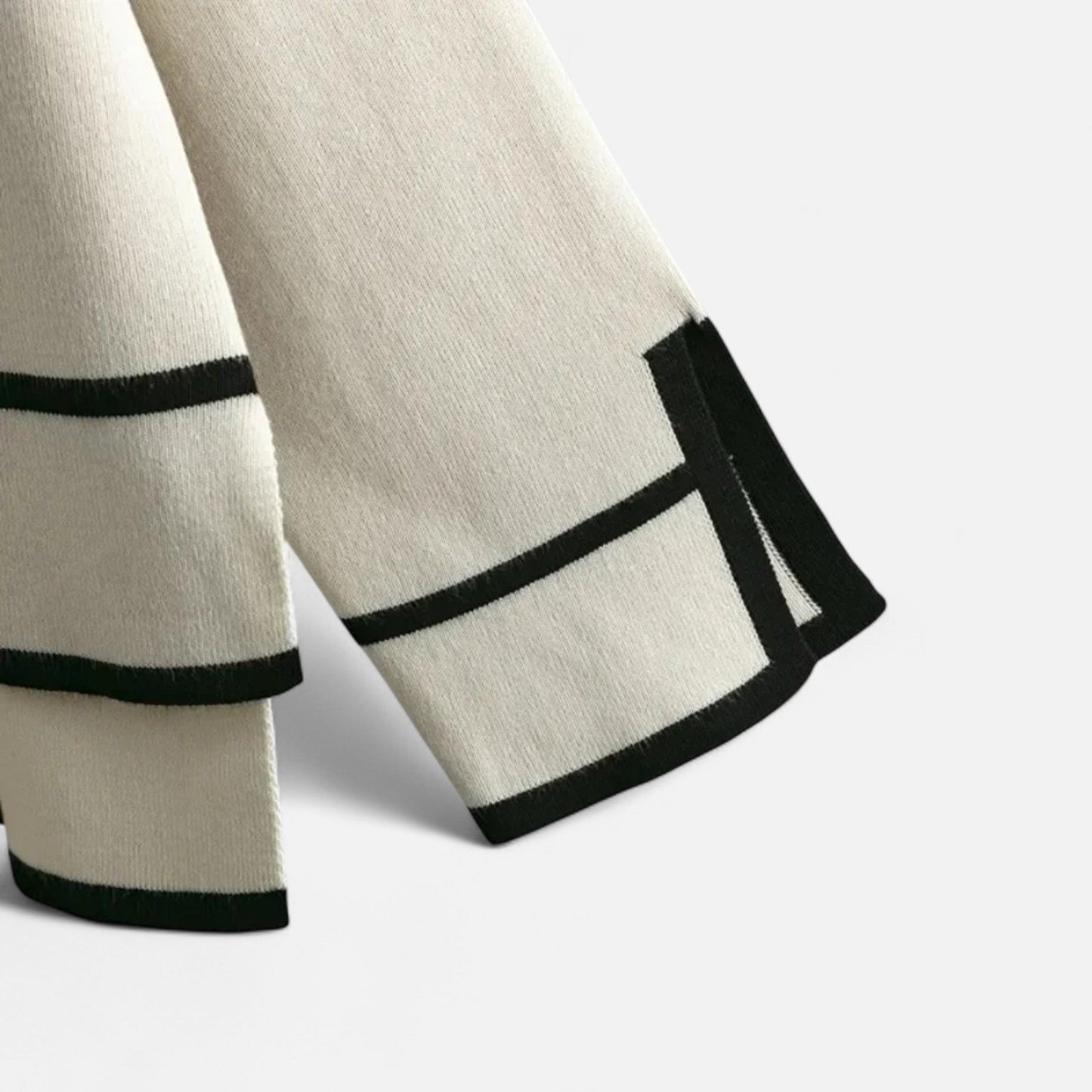 Noir London  | Women’s Knitted Two-Piece Set – Effortless Winter Poise