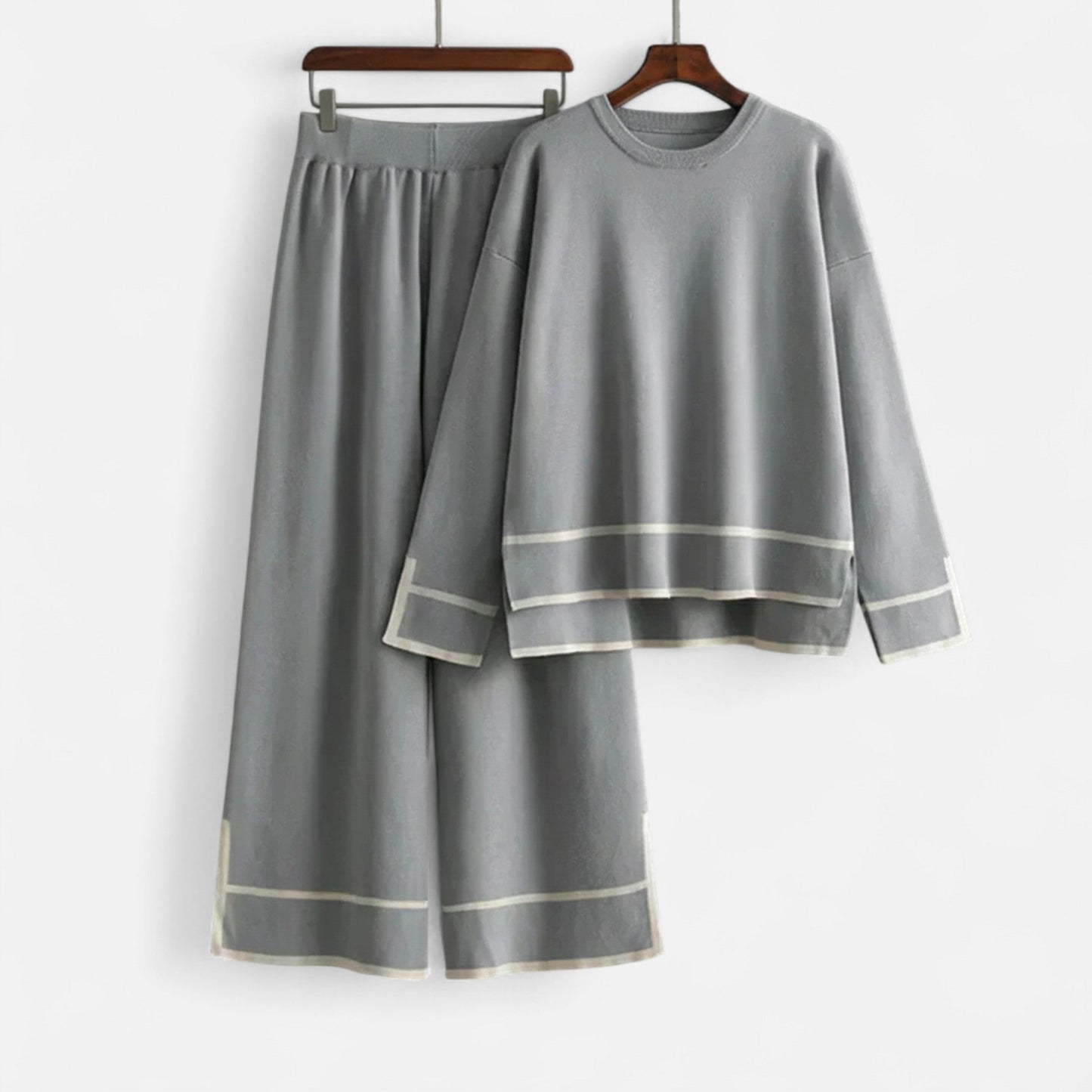 Noir London  | Women’s Knitted Two-Piece Set – Effortless Winter Poise